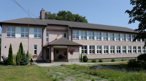 Budynek szkoły w Bogucicach Strona internetowa ZSG w Bogucicach