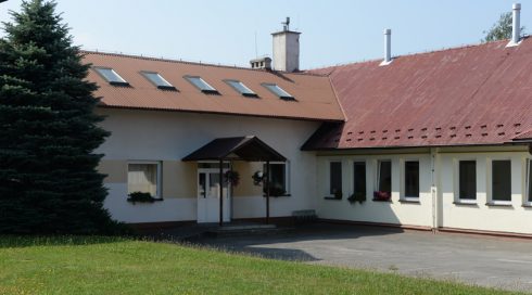 Budynek szkoły w Dąbrowicy Strona internetowa SP w Dąbrowicy